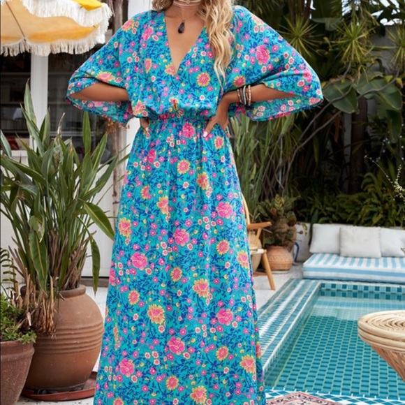 Dresses & Skirts - Floral Maxi Dress